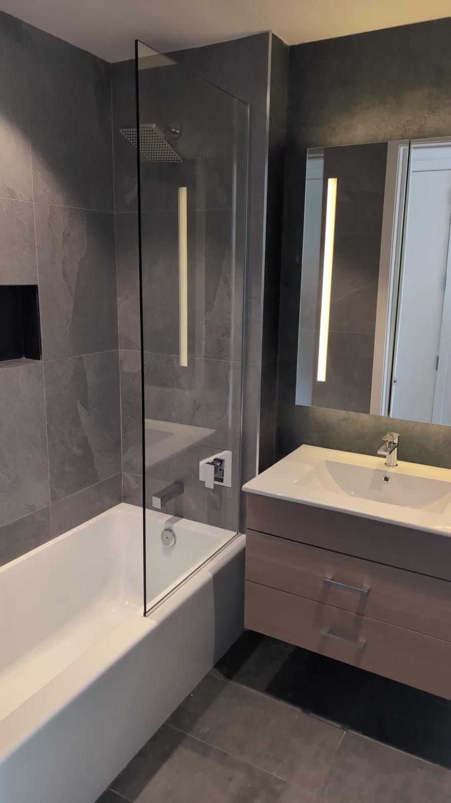 Spa-Style Soaking Tub